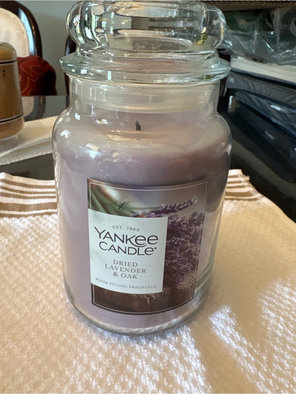 Yankee Candle Lavender Jar Candle in Soft Purple